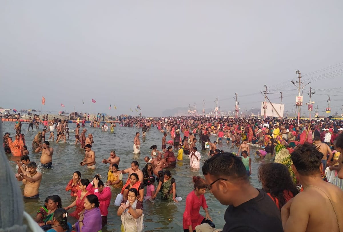 Prayagraj Basant Panchami 2021 News Basant panchami 2021 devotees take holy dip in sangam prayagraj see photos
