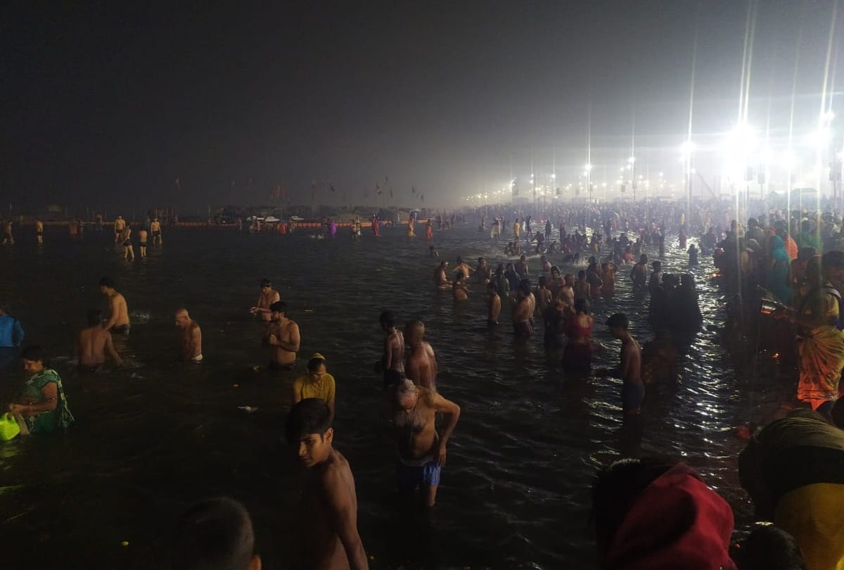 Prayagraj Basant Panchami 2021 News Basant panchami 2021 devotees take holy dip in sangam prayagraj see photos