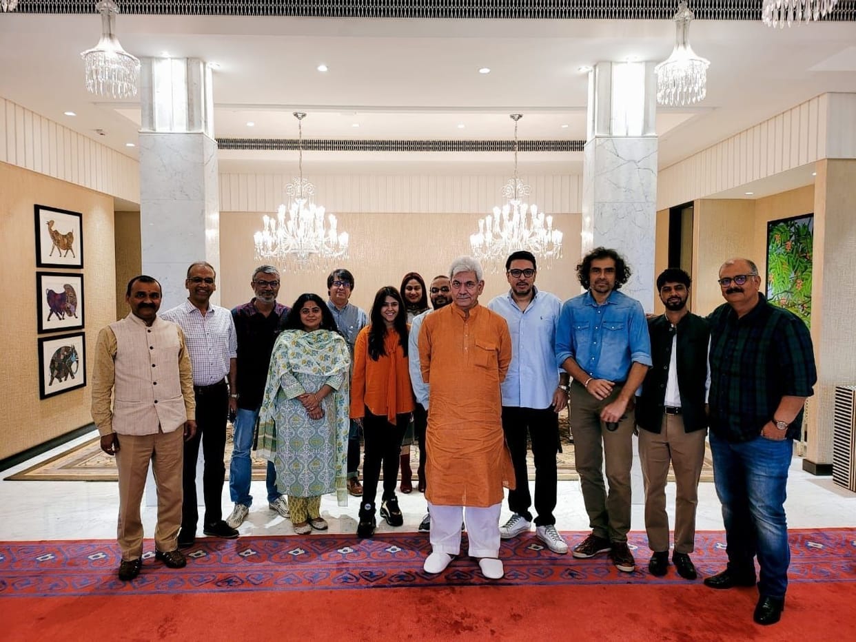 Preparations for the return of Bollywood in Kashmir, invite people associated with the film world