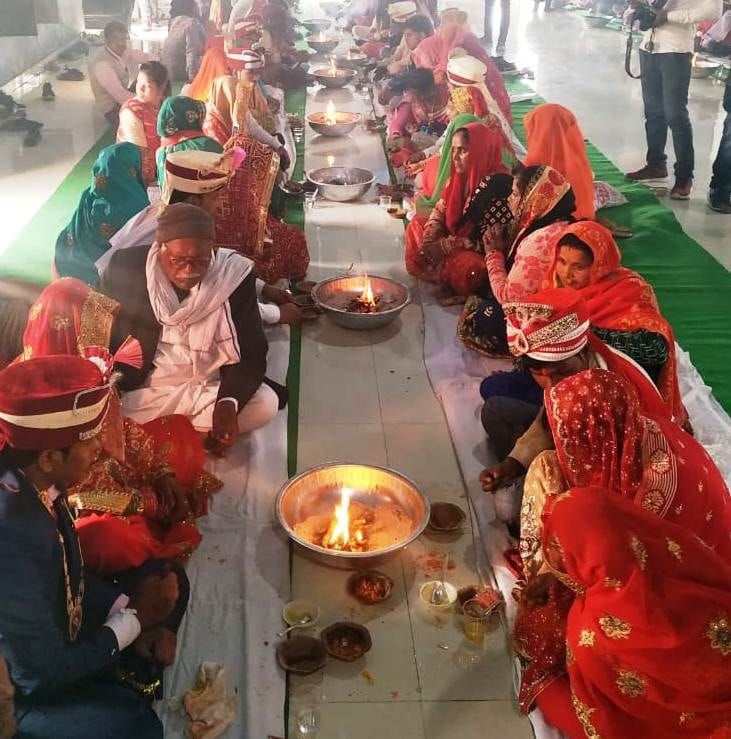 109 pairs tied in knot