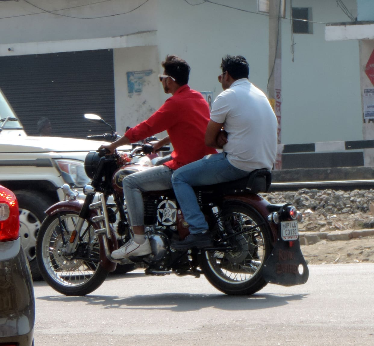 bulet ke pataakhon se pareshaan ho rahe shaharee