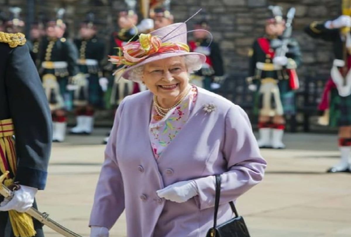 Queen Elizabeth to Send TV Message hours Before Harry Tell All Interview