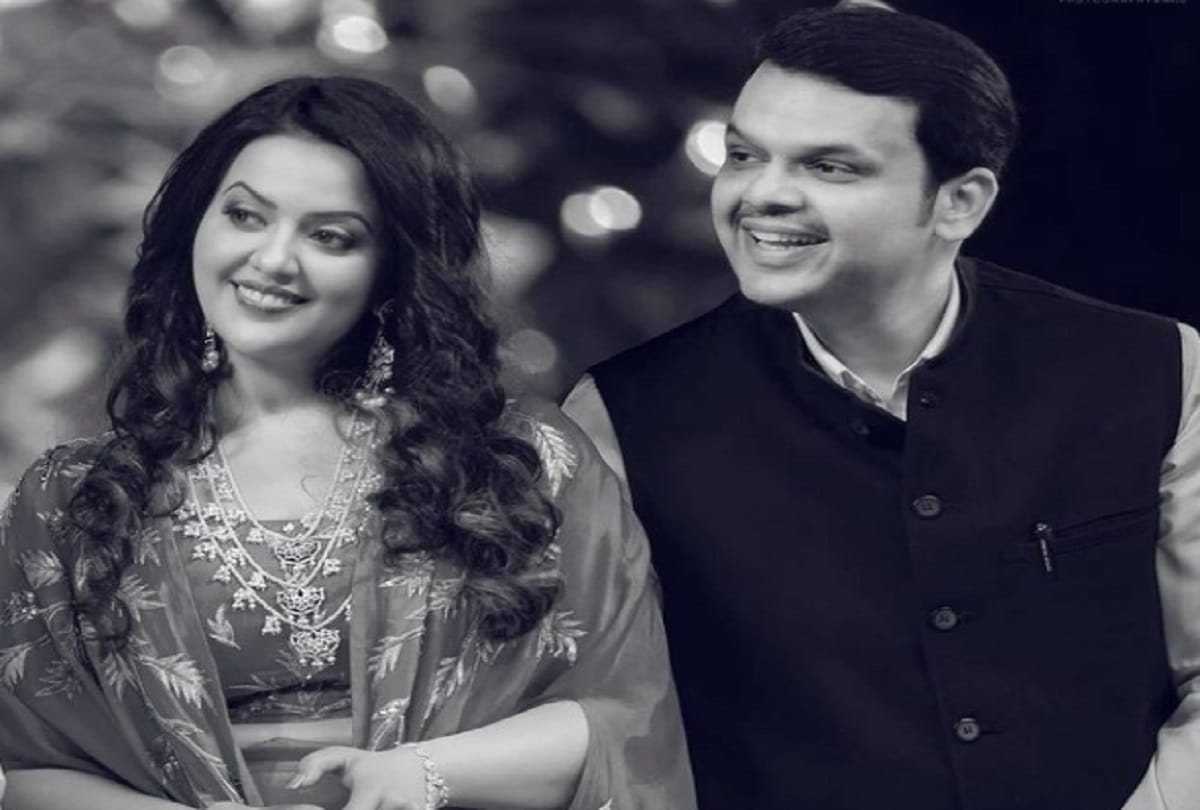 Devendra Fadnavis and his wife Amruta Fadnavis love story in hindi