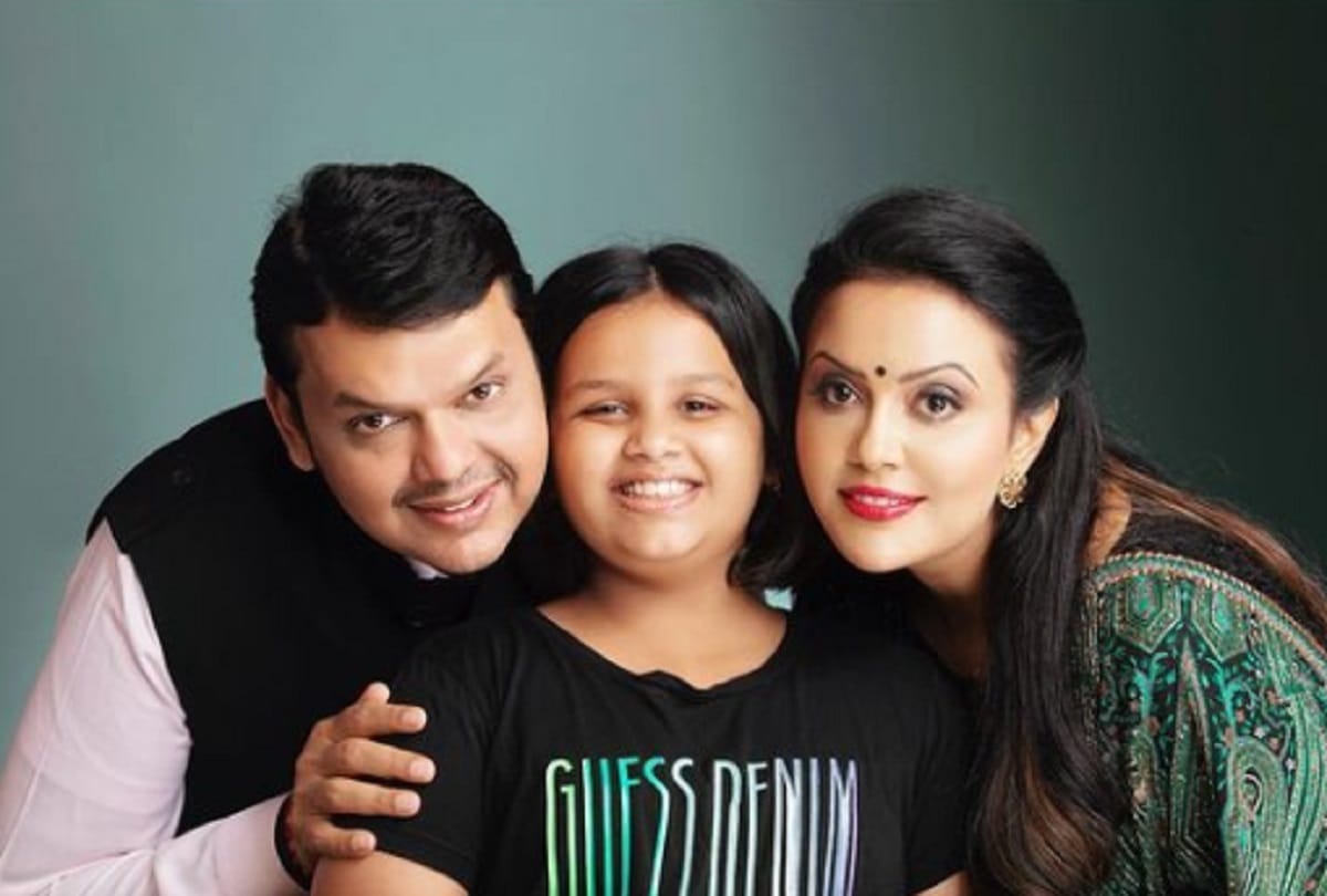 Devendra Fadnavis and his wife Amruta Fadnavis love story in hindi