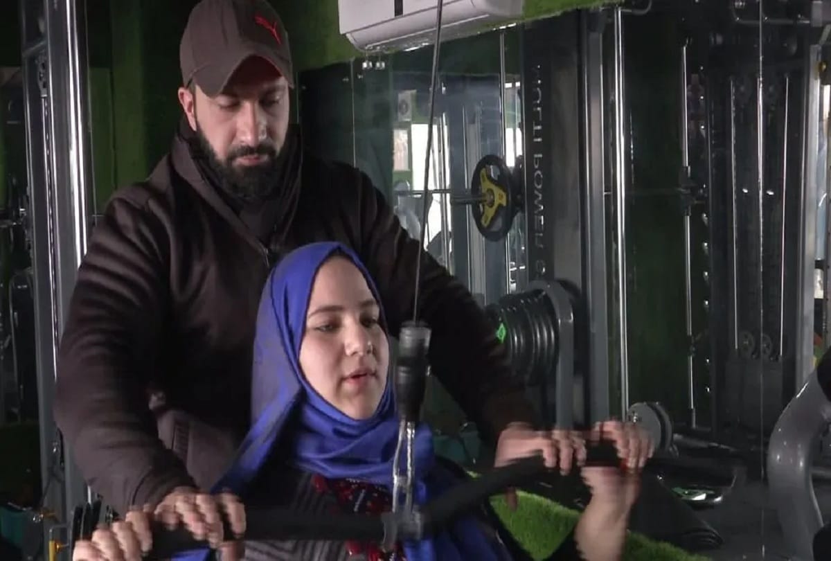 jammu and kashmir woman saima ubaid choose pawer lifting as career and won gold medal in state level competition