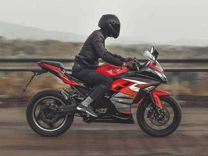 Kabira Mobility delivers KM3000 and KM4000 electric bikes to Goa Police