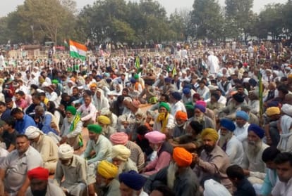 Kisan Andolan News: Rakesh Tikait and Gurnam Singh Chaduni reached in Kisan Mahapanchayat at Sampala of Haryana