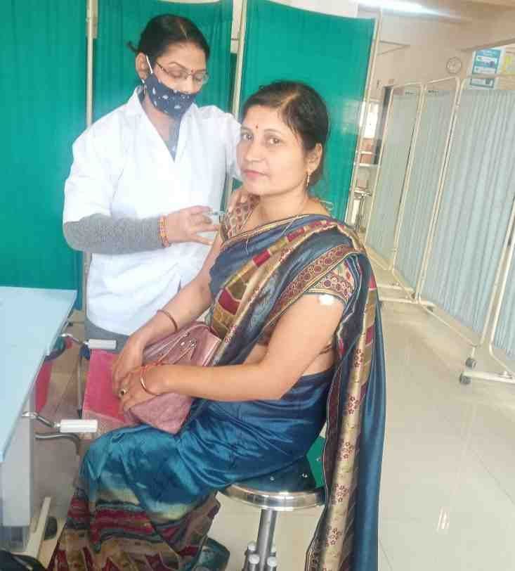 728 vaccinated among 1821 health workers