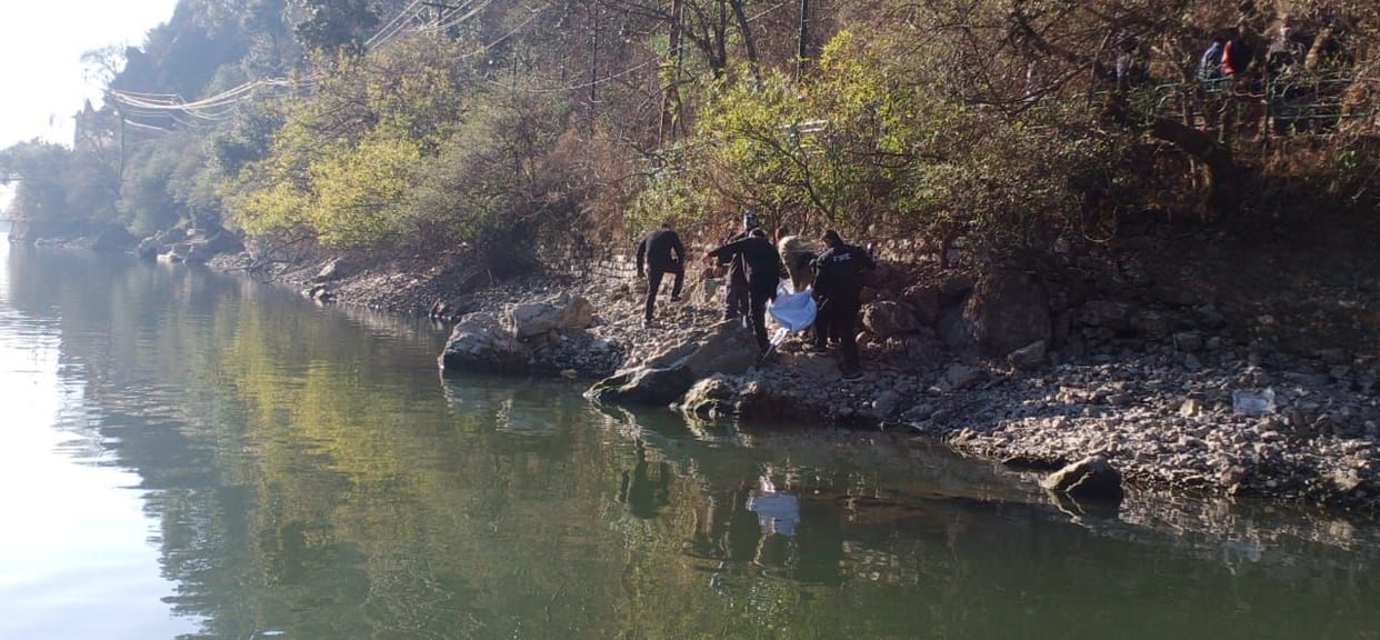 Elder jumped into the lake and died