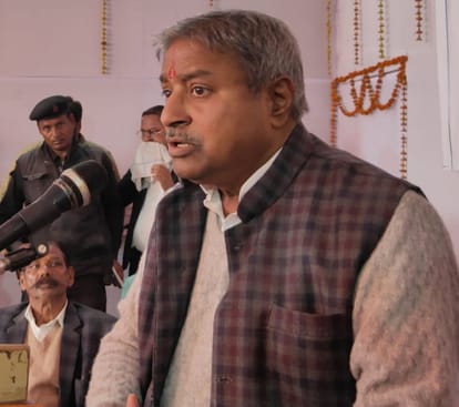 मेला रामनगरिया में कार्यक्रम को संबोधित करते भाजपा के पूर्व राष्ट्रीय महासचिव विनय कटियार।