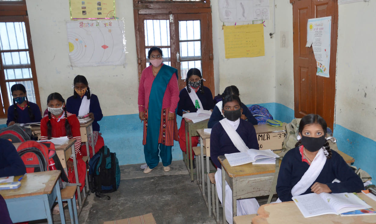 school open in hamirpur,74 percent students present