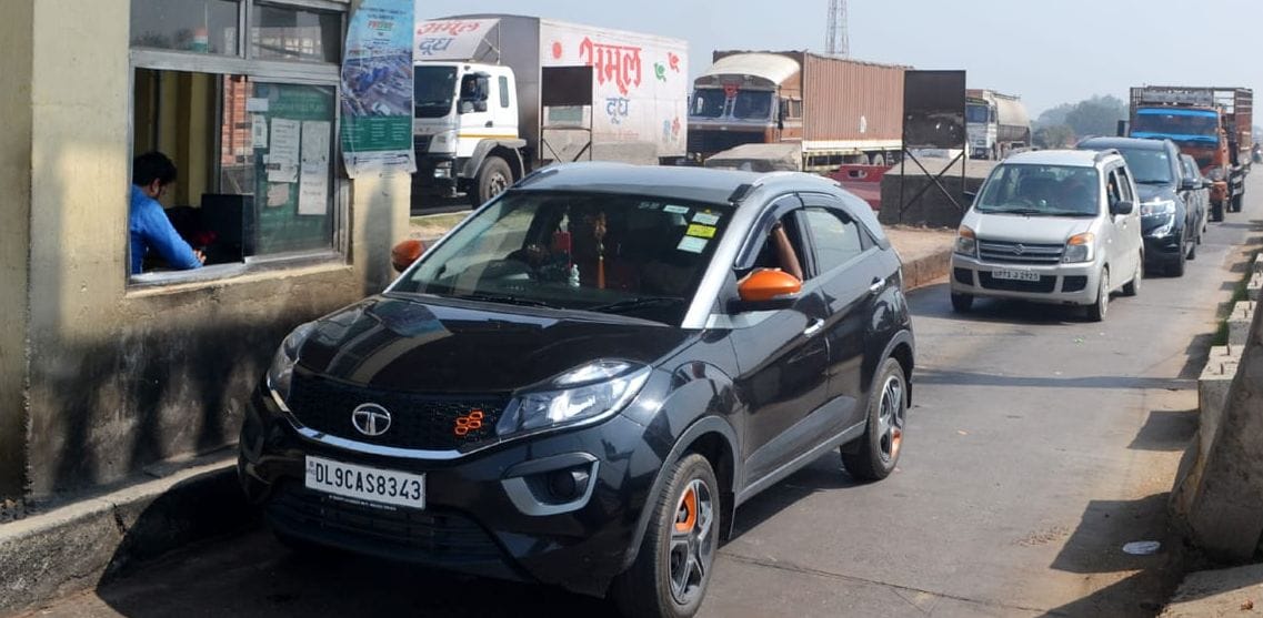 toll plaza,fathepur news,fasstag,compalsary,double charge