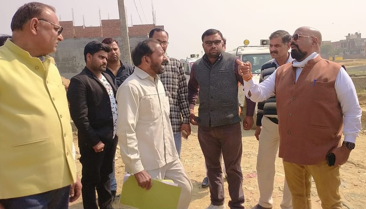 City magistrate arrived to stop the construction