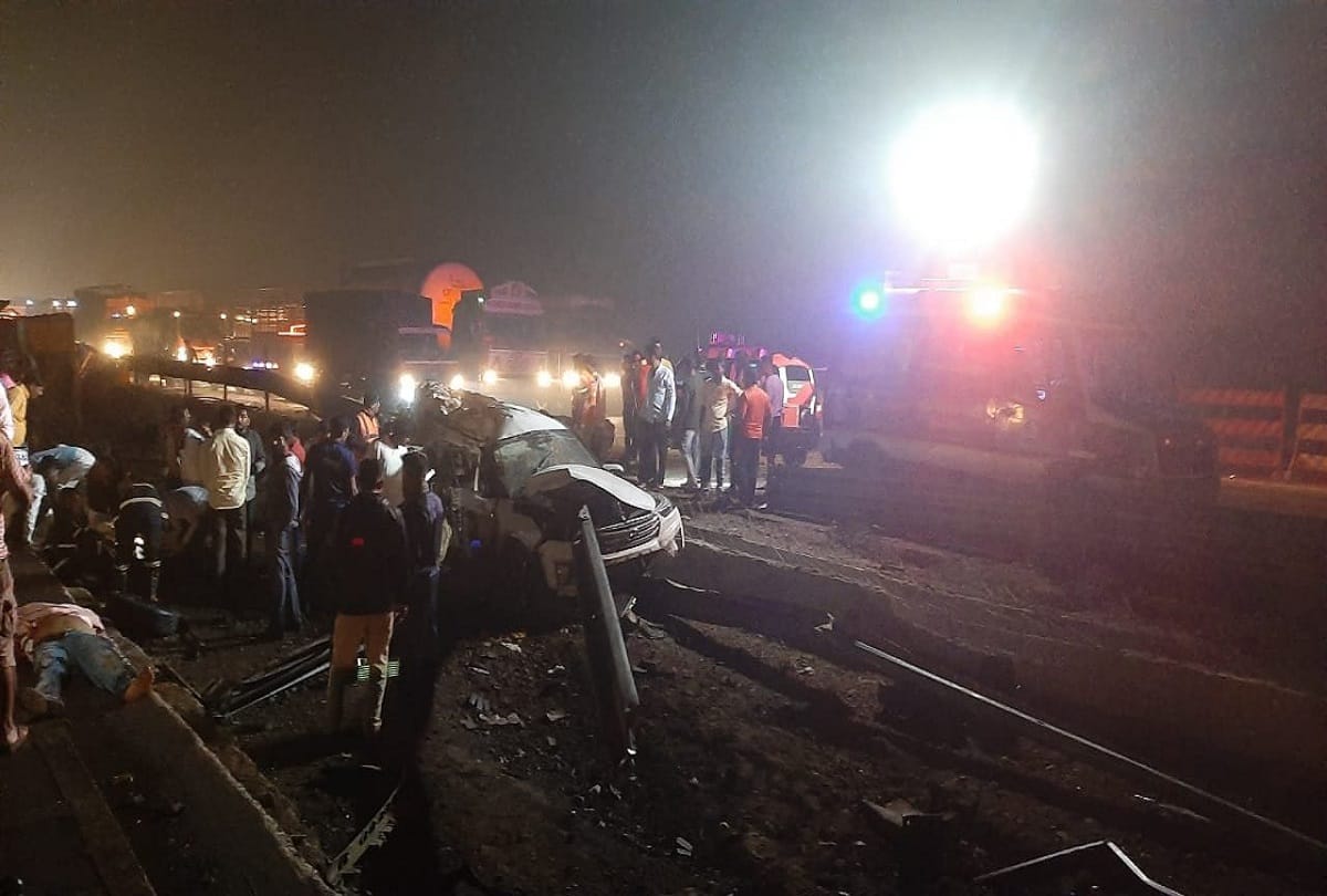 Mumbai Pune Expressway Road Accident News 5 killed and at least 5 injured in a collision between multiple vehicles on Mumbai Pune Expressway