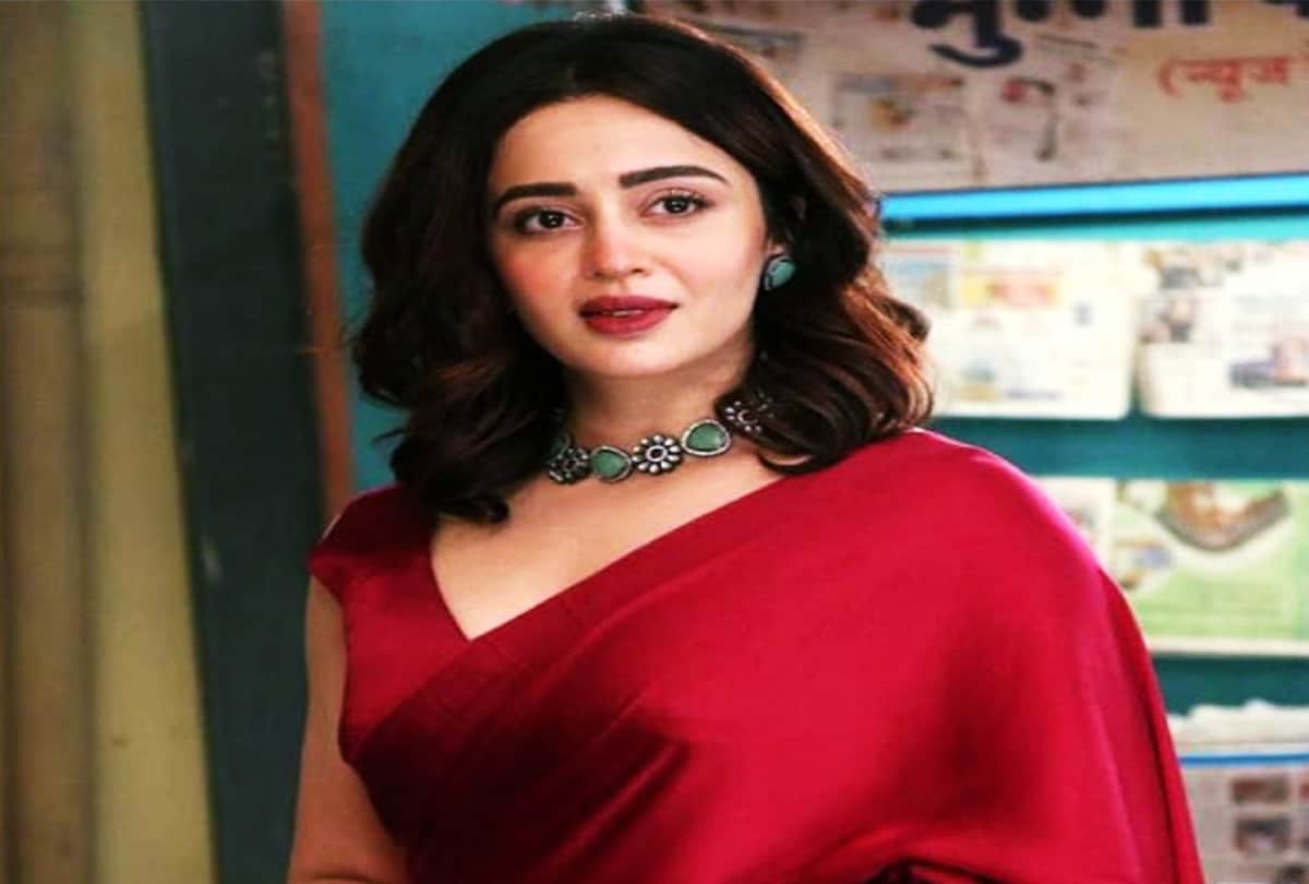 Nehha Pendse looks lovely as the new Anita bhabhi in a red saree, asks fans to meet new Anu