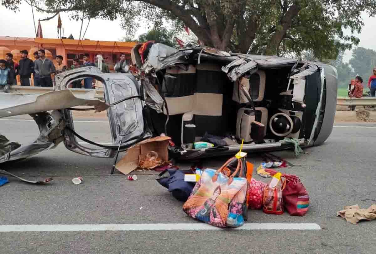 UP: A horrific road accident in Auraiya, car collided with container, four people of same family died