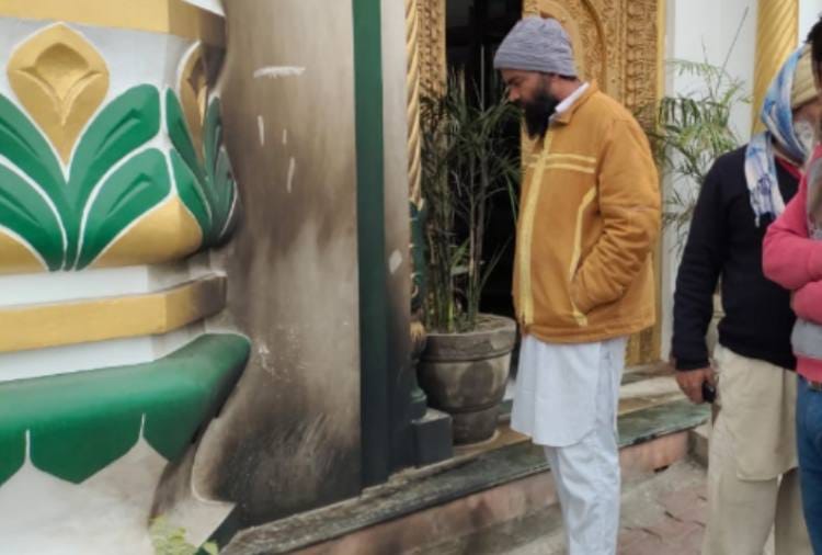 Anti-social elements thrown petrol bomb outside a religious place in Amritsar Of Punjab