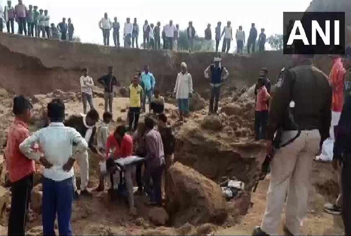 Madhya Pradesh Three persons died at a sand excavation site in Niwari