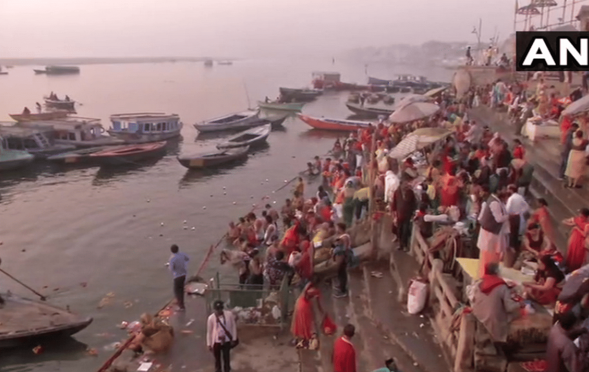Basant panchami: people  take holy dip in river ganga preparations of saraswati puja in varanasi