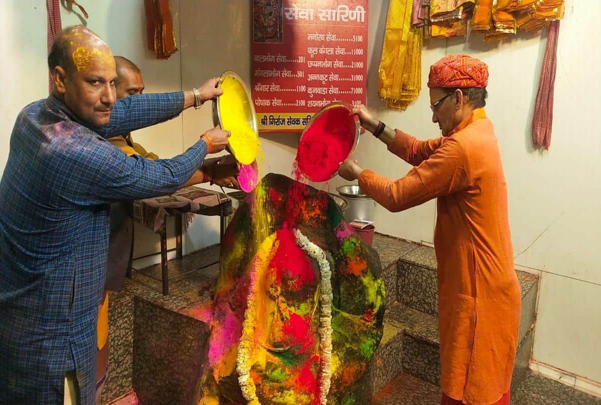 holi celebration in temples of mathura and vrindavan