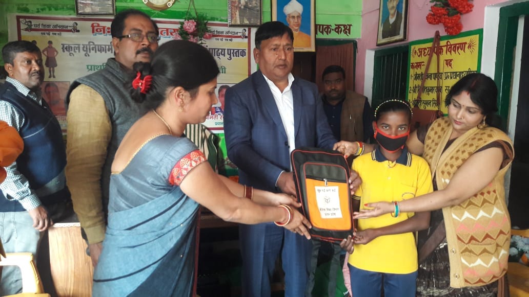 Block education officer distributed bags among children