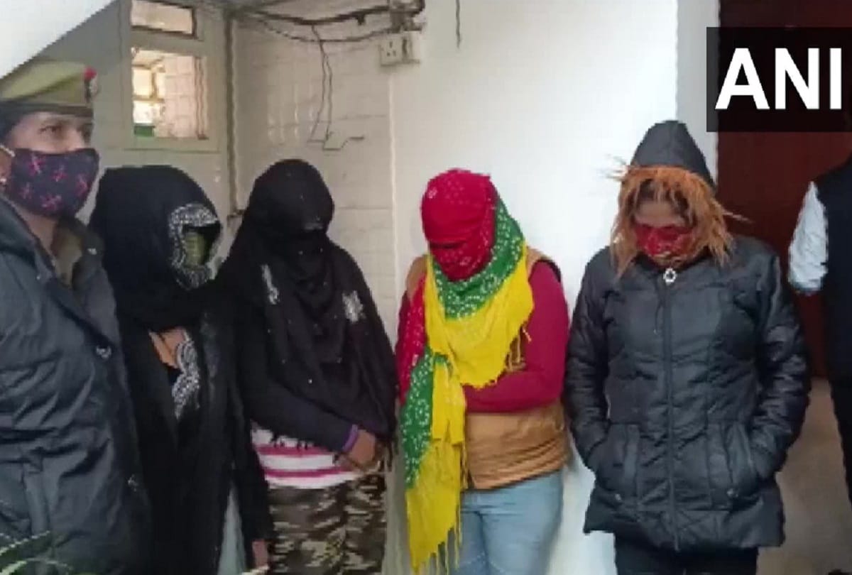 Sex racket busted in noida Police arrested five woman