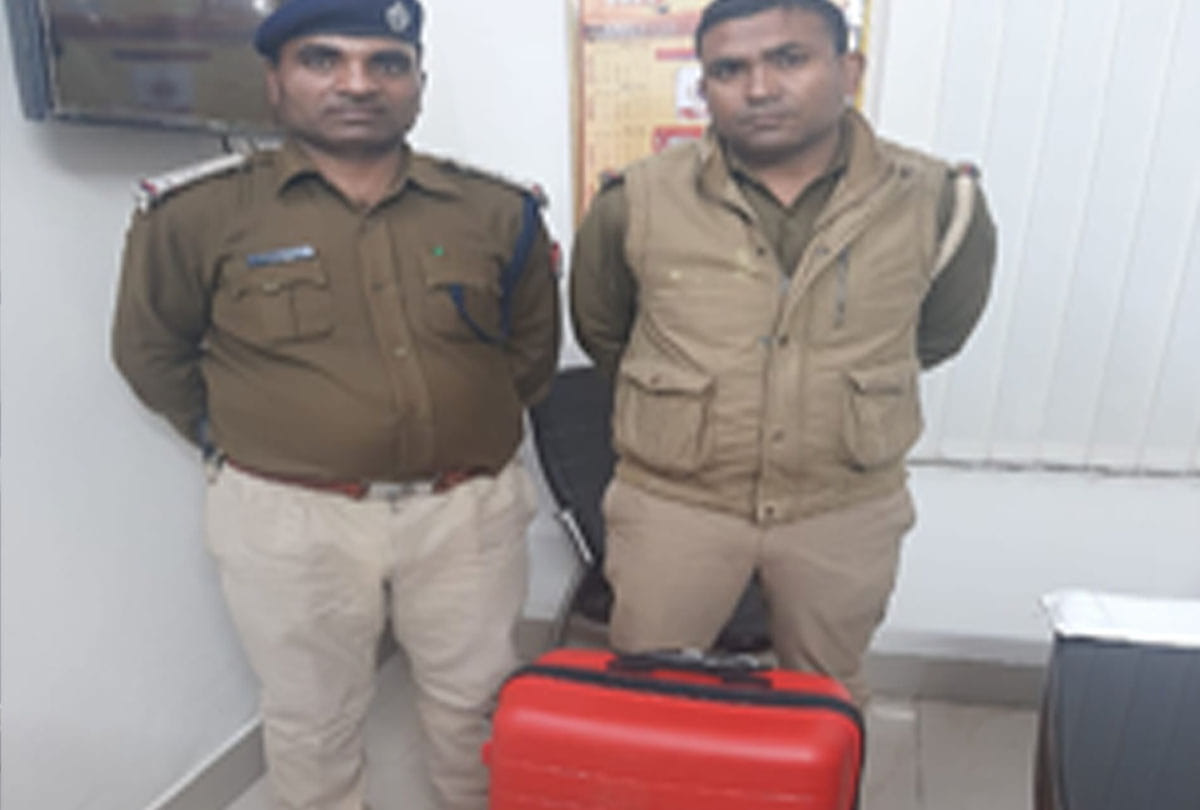 1.40 crore were in the red suitcase found in the train