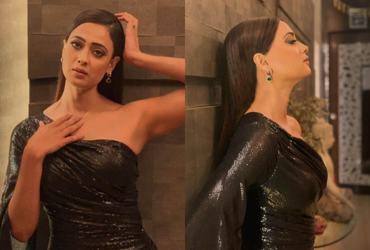 shweta tiwari look hot and gorgeous in black outfit for ita award