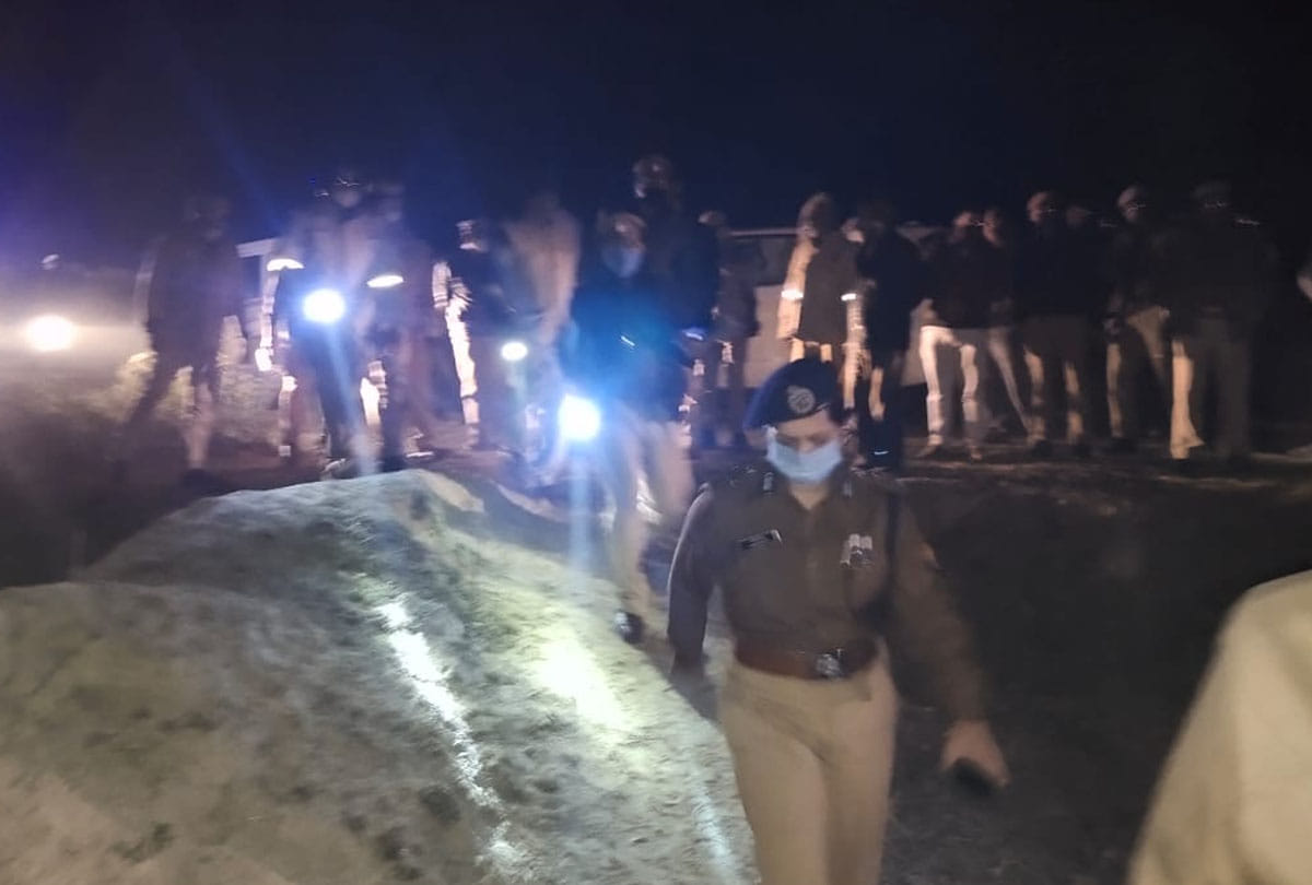 two Dead body found in the field in unnao
