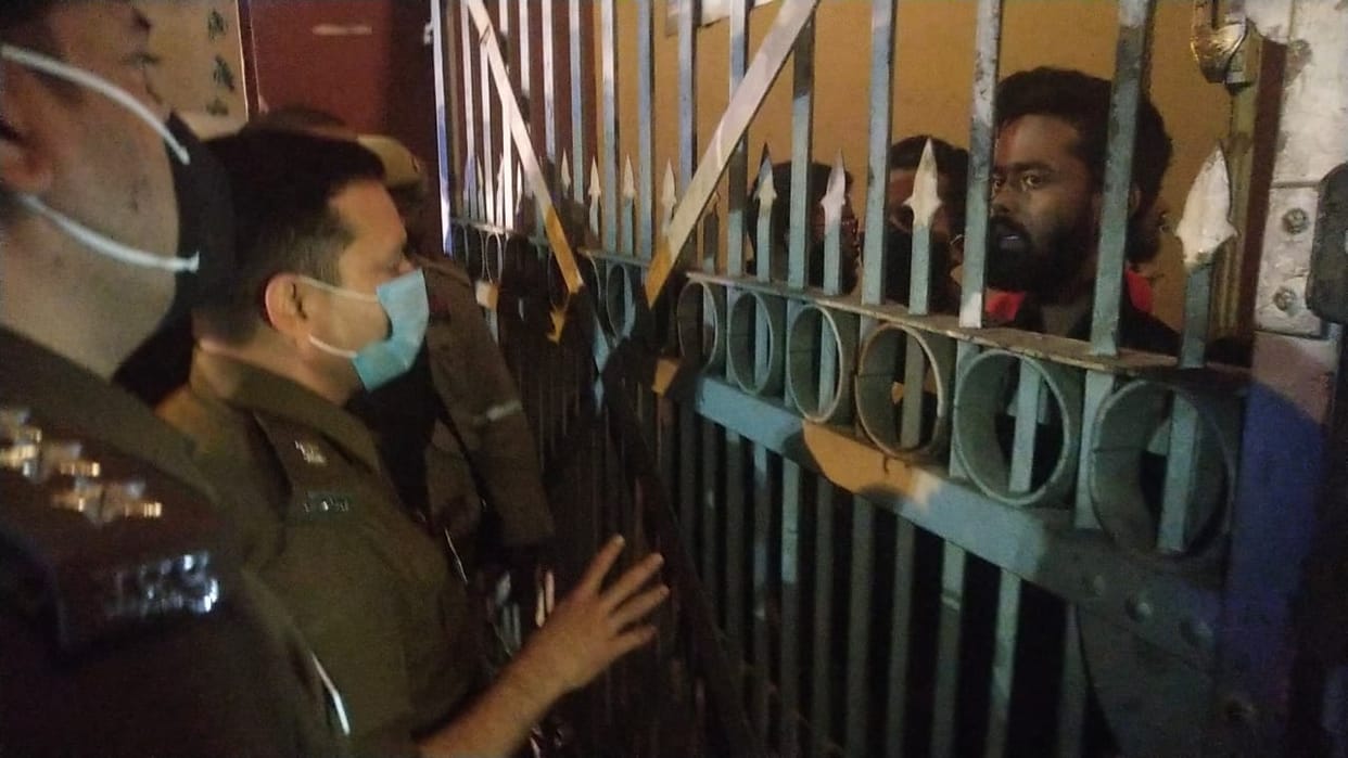Students got angry after getting weapons in BHU hostel