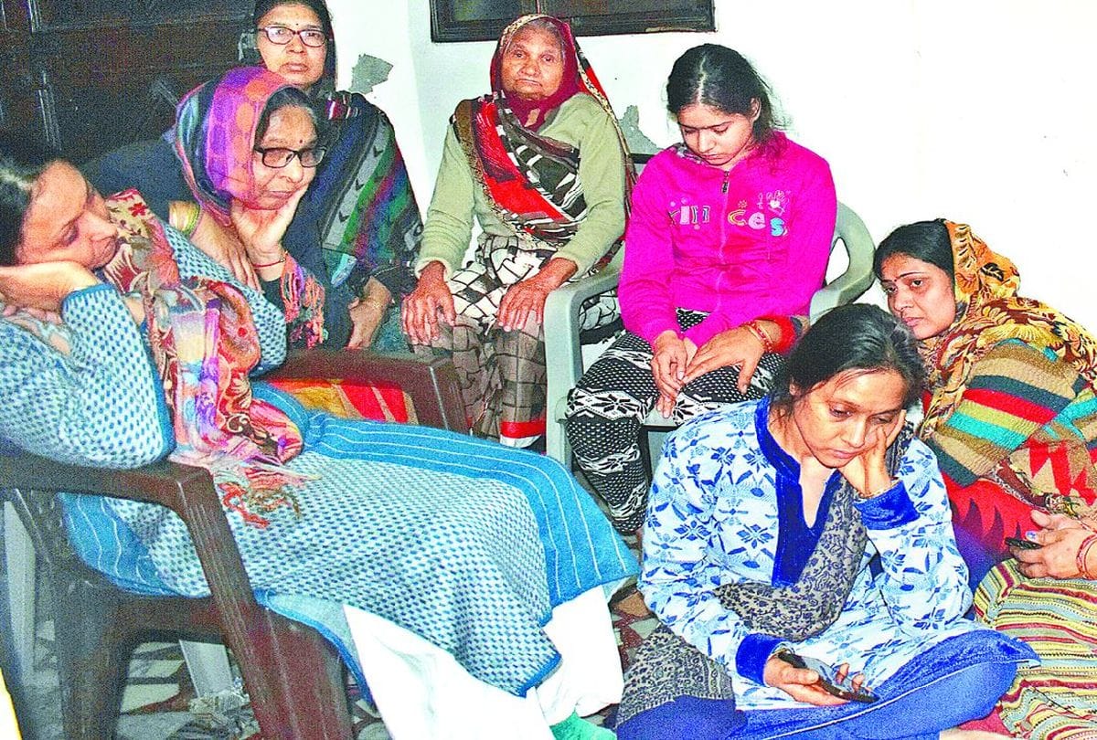 Auraiya Road Accident News four members died of bullion trader family
