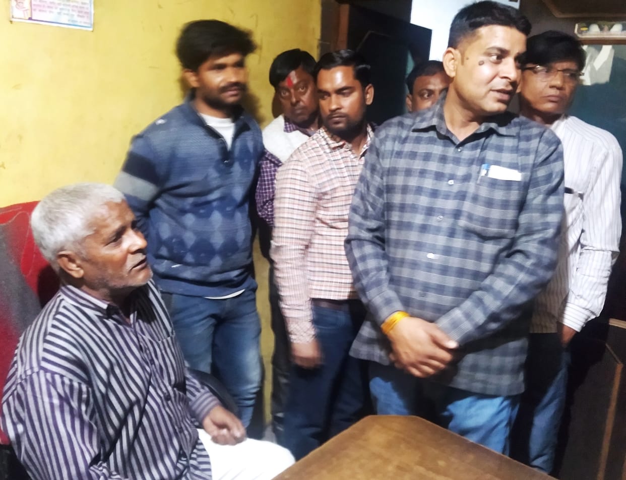 The bread factory owner robbed two lakh rupees from the cupboard of the cupboard