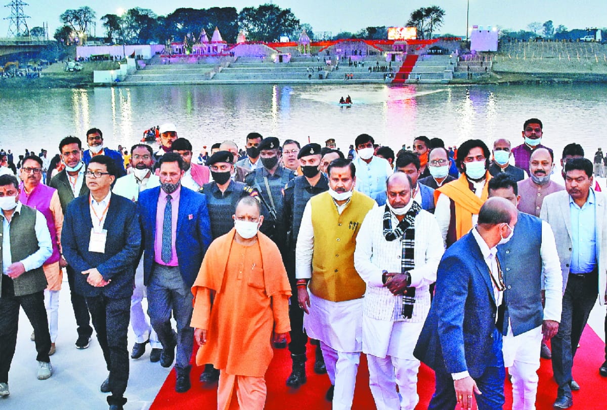 CM Yogi Adityanath inaugurated Guru Gorakhnath and Sri Ram Ghat tourist place in Gorakhpur rapti river