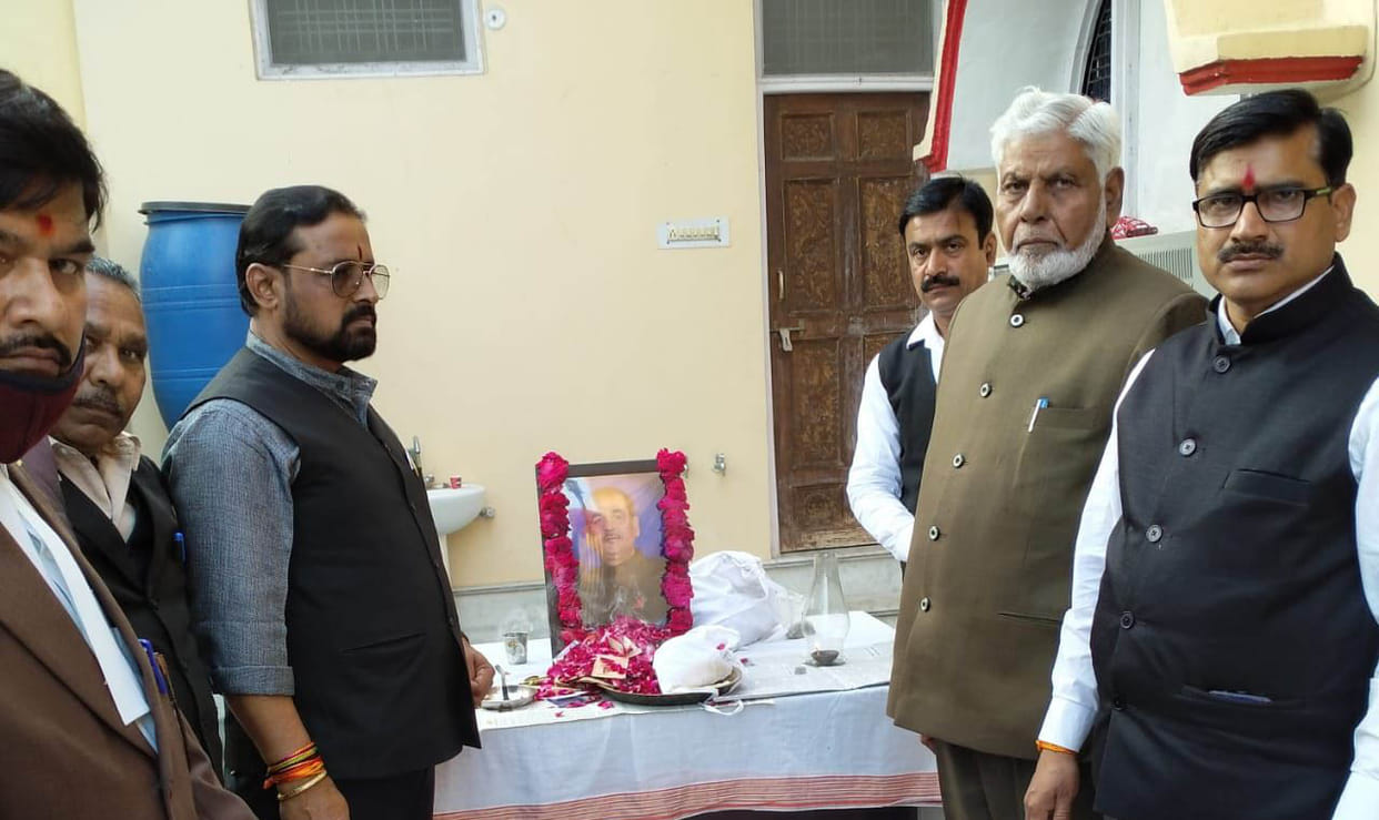 gun,mahoba,advocate,man,bullet