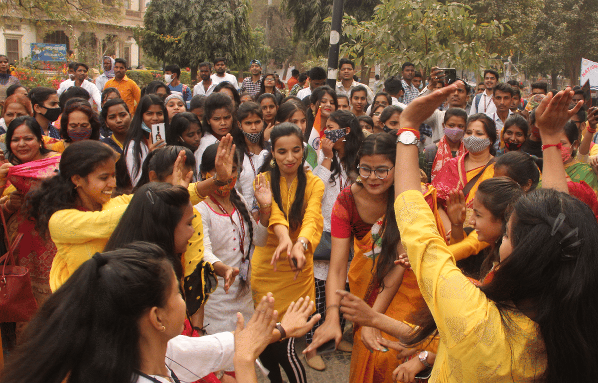 Kashi Vidyapeeth Centenary Celebration: students gave message for society by tableaux of system and stop child marriage