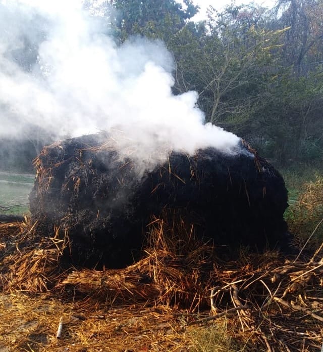 Mischievous elements set fire to kiosks, also burnt straw