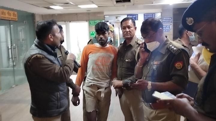 Wounded miscreant enters hospital fall ceiling, caught 6 hours later