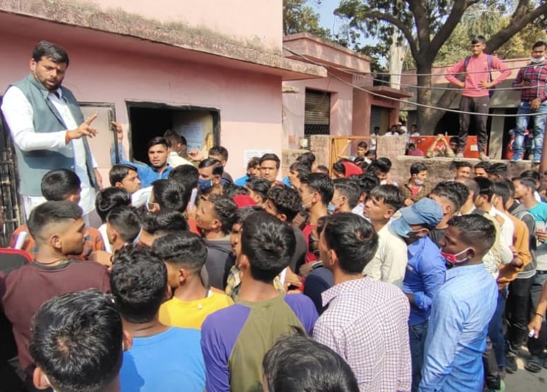 Delay in Kovid investigation, youth created ruckus in hospital
