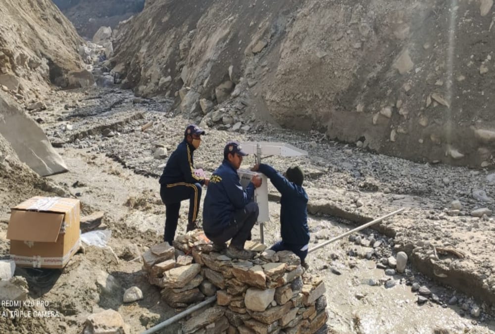 Uttarakhand Chamoli news: SDRF Set up Water level Alarm System in rishi ganga after disaster