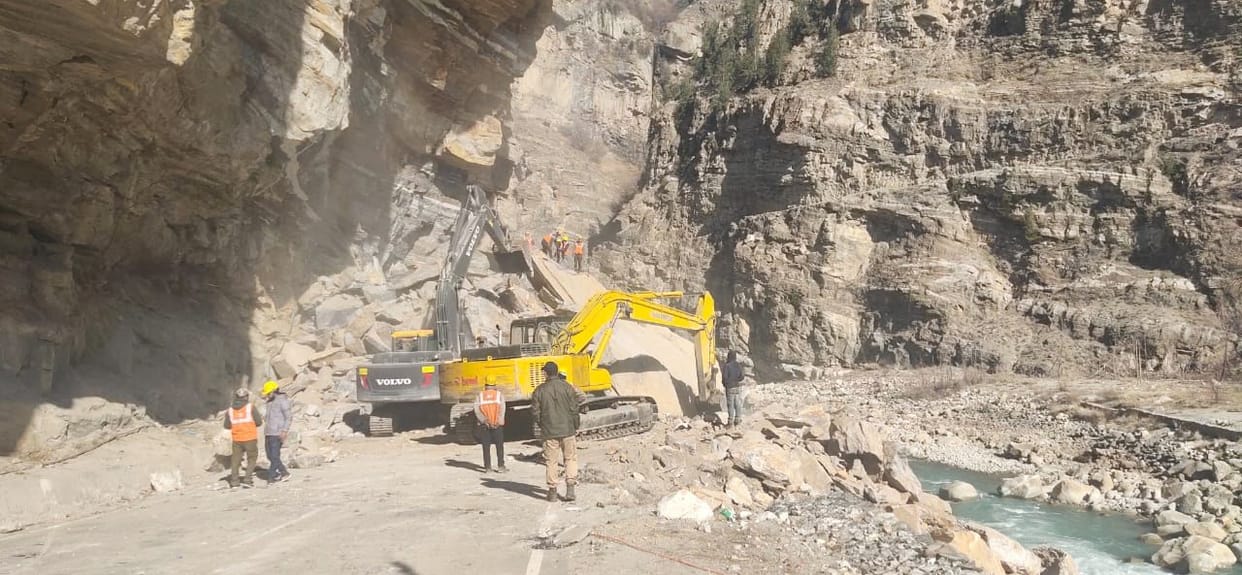 rampur kinnaur national highway yet blocked due to heavy land slide