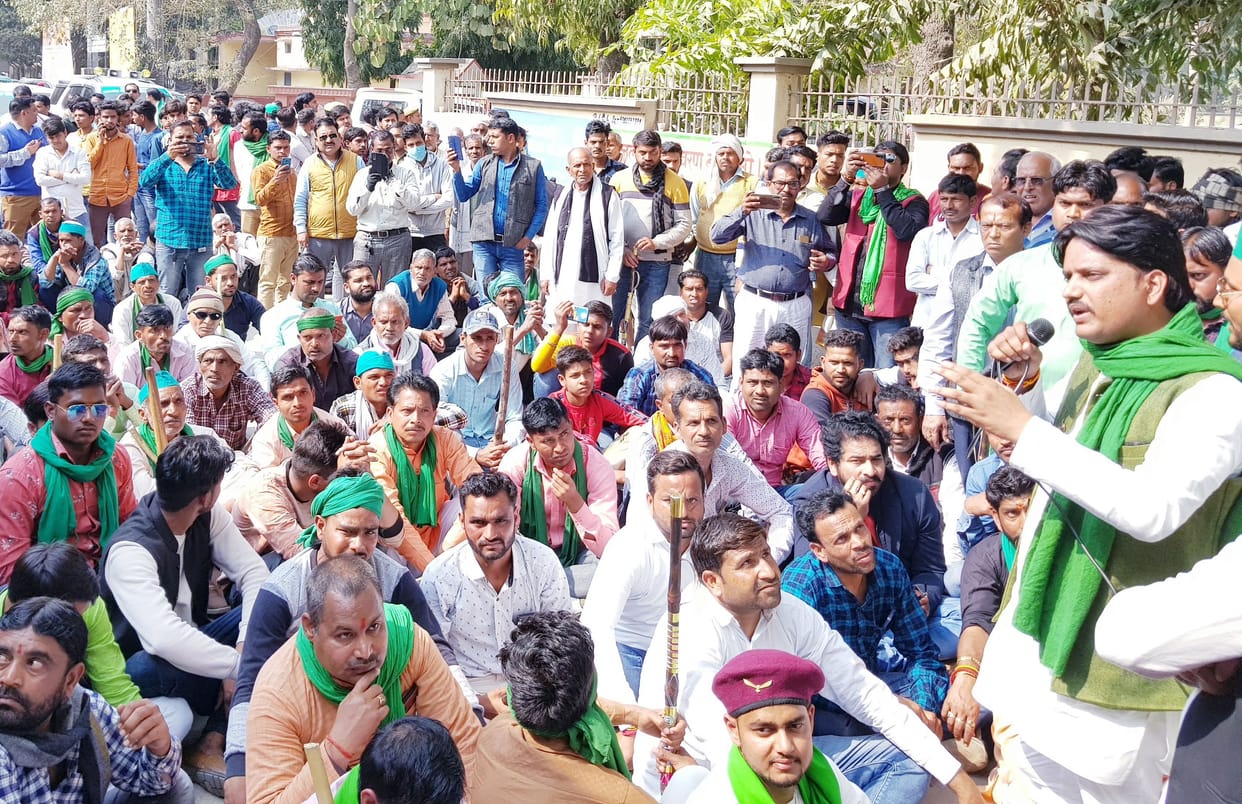 Farmers surrounded the Collectorate