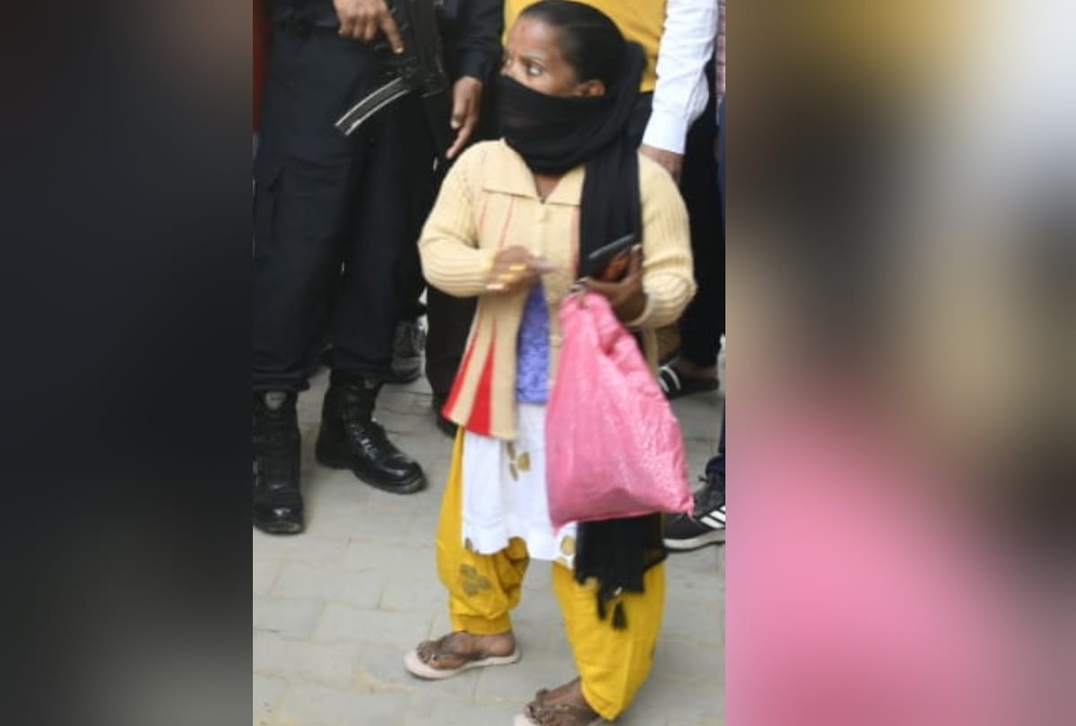 UP CM Yogi Adityanath listened to people problems in janta darbaar at Gorakhnath temple