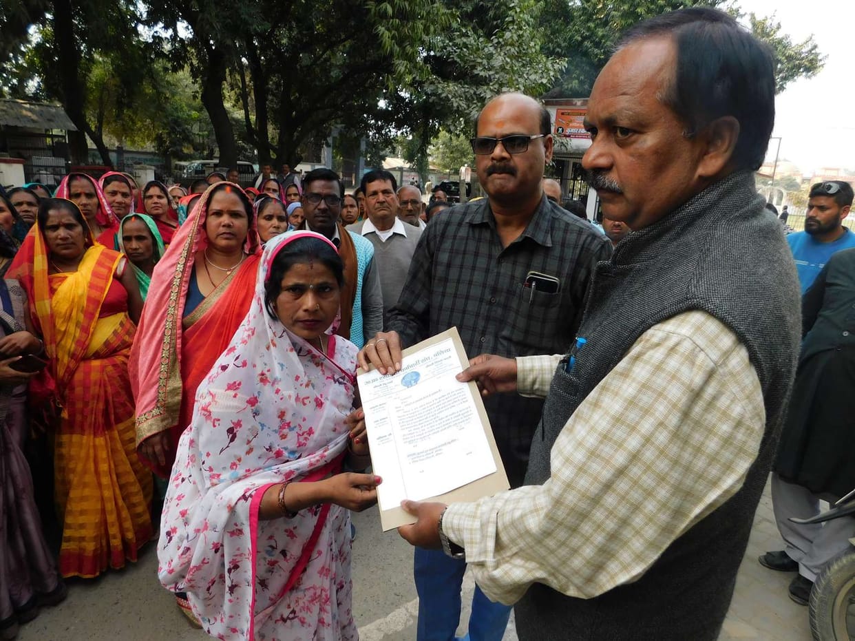 The cooks demonstrated in the Collectorate on the demand for honorarium