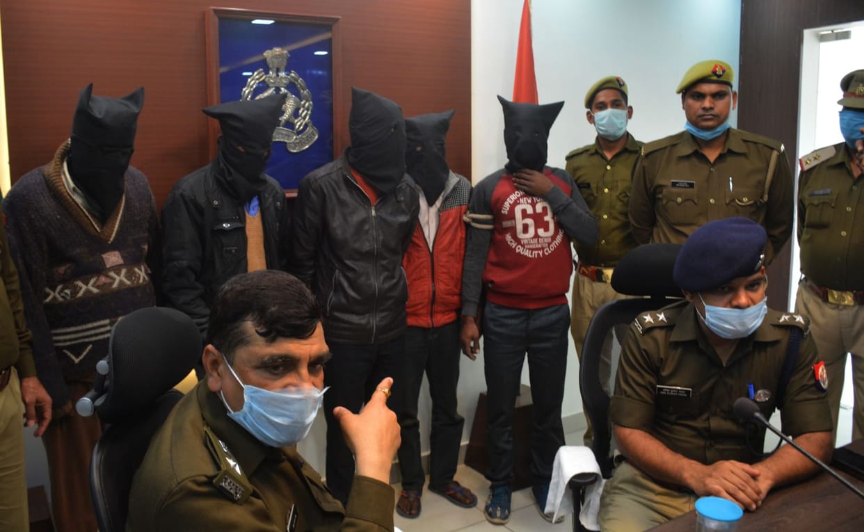 The relative was forced to fight for the election of the village head by the doctor's house