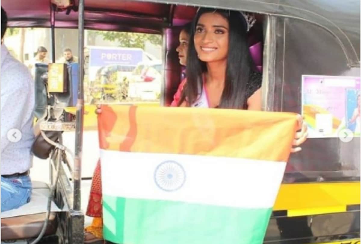 Miss India Runner up Manya Singh reaches in a program by fathers auto rickshaw