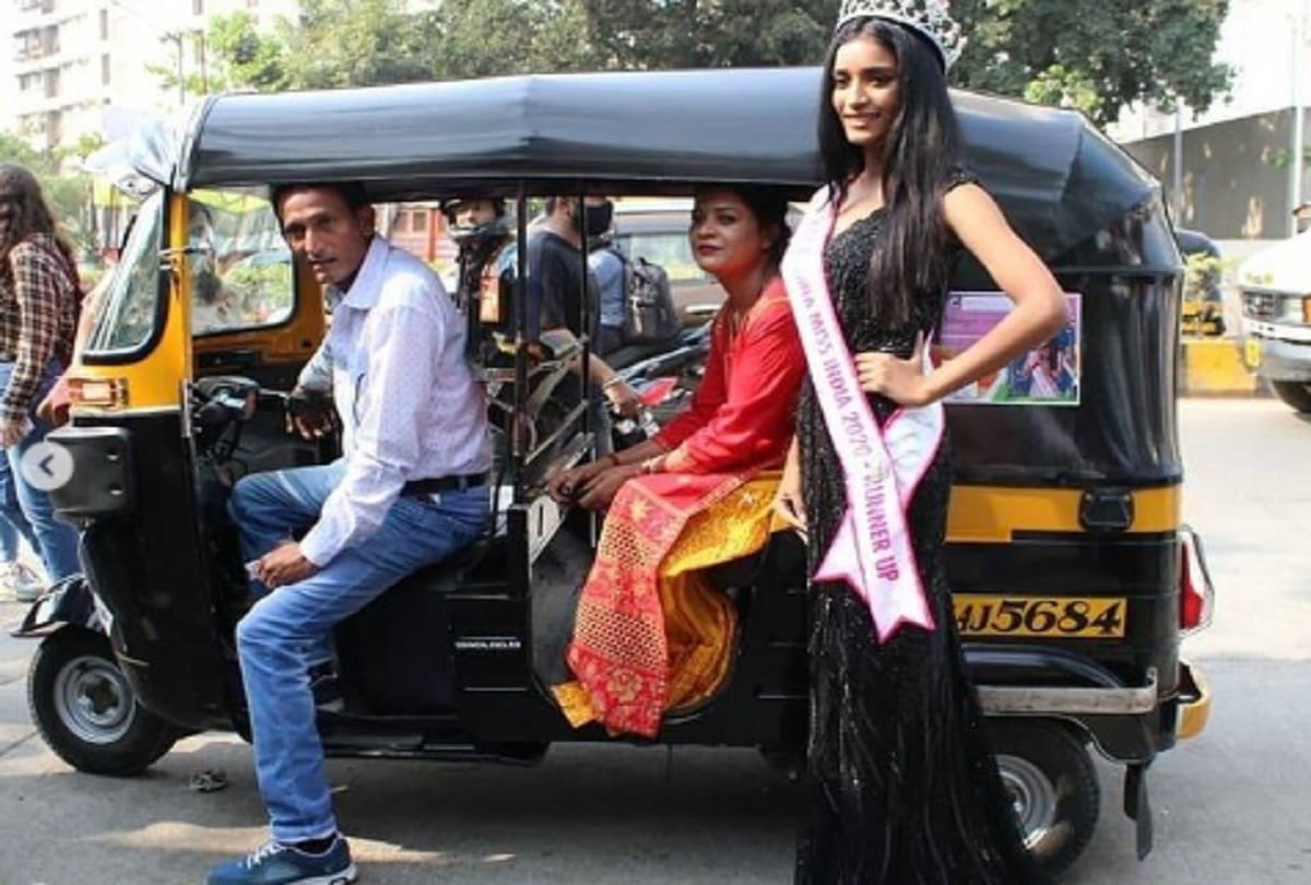 Miss India Runner up Manya Singh reaches in a program by fathers auto rickshaw