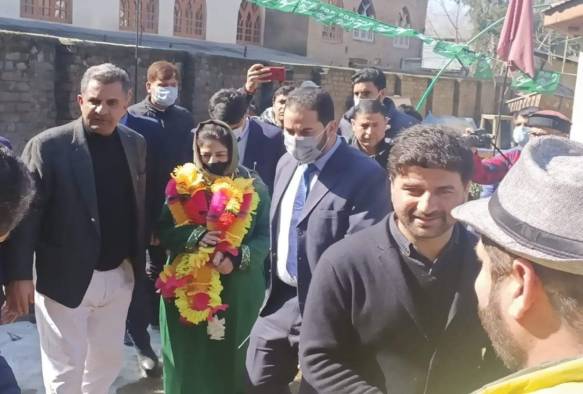 Mehbooba Mufti PDP leader Pir Mansoor has announced his resignation