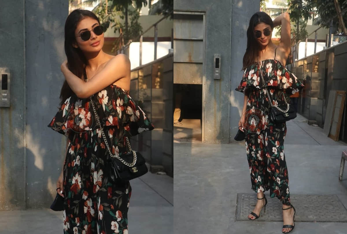 Mouni Roy bold look in red monokini from seawater viral on social media
