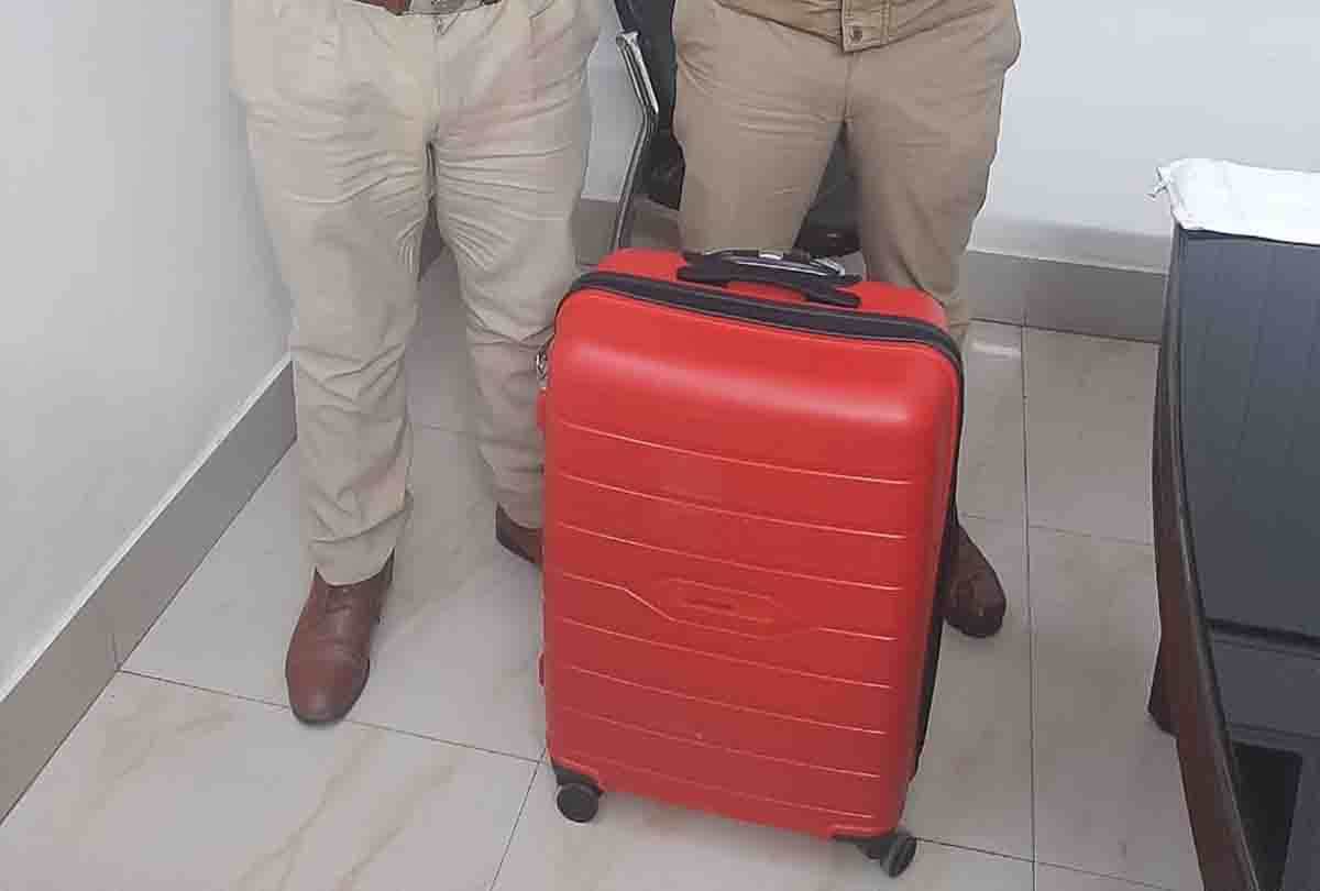 Case of getting bag full of money found in train in kanpur