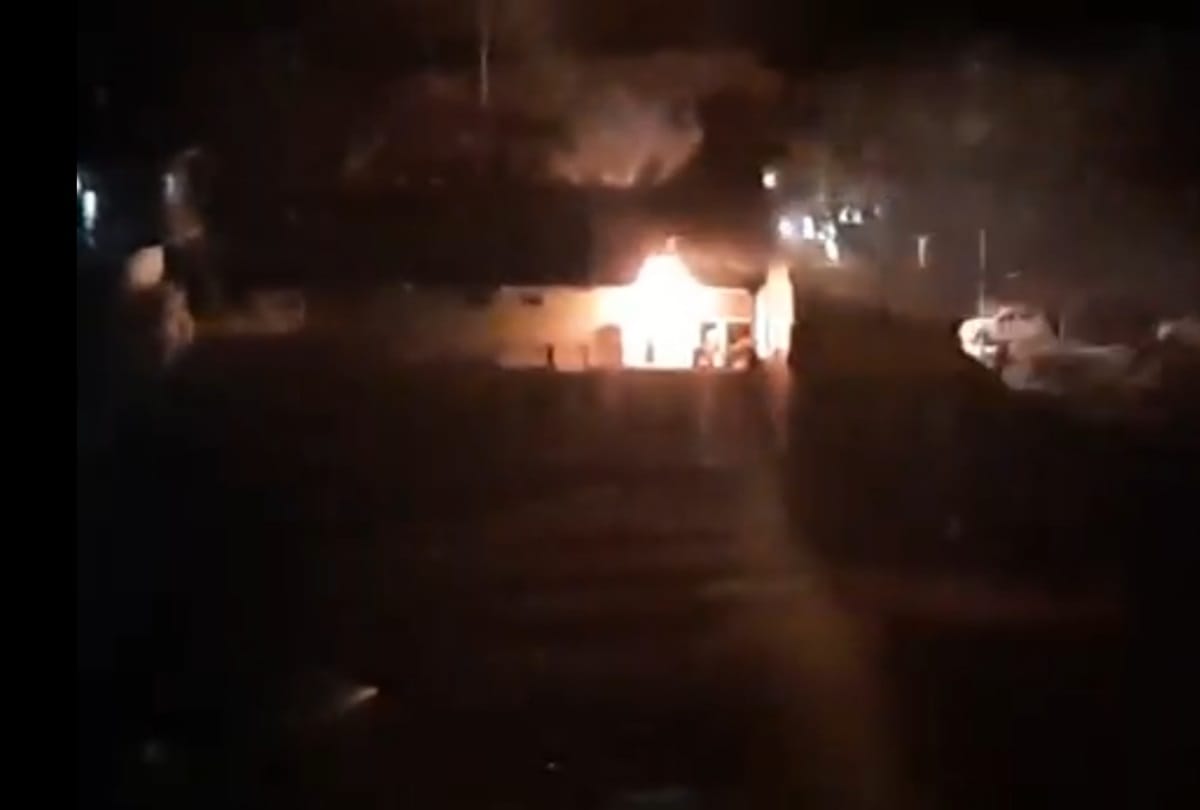 Kullu Fire News in Hindi: ration shop gutted in fire in Kullu Himachal Pradesh
